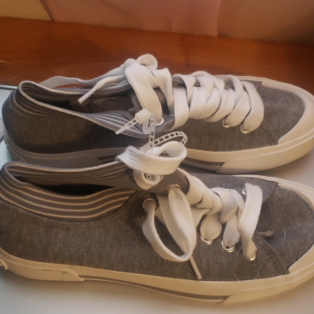 Shoe - Picture 2 of 3